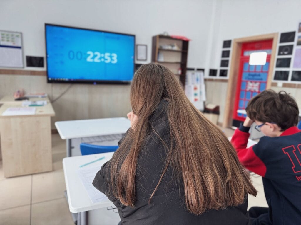 Plan nauki w szkole średniej przy 8 lekcjach dziennie: jak znaleźć czas na odpoczynek